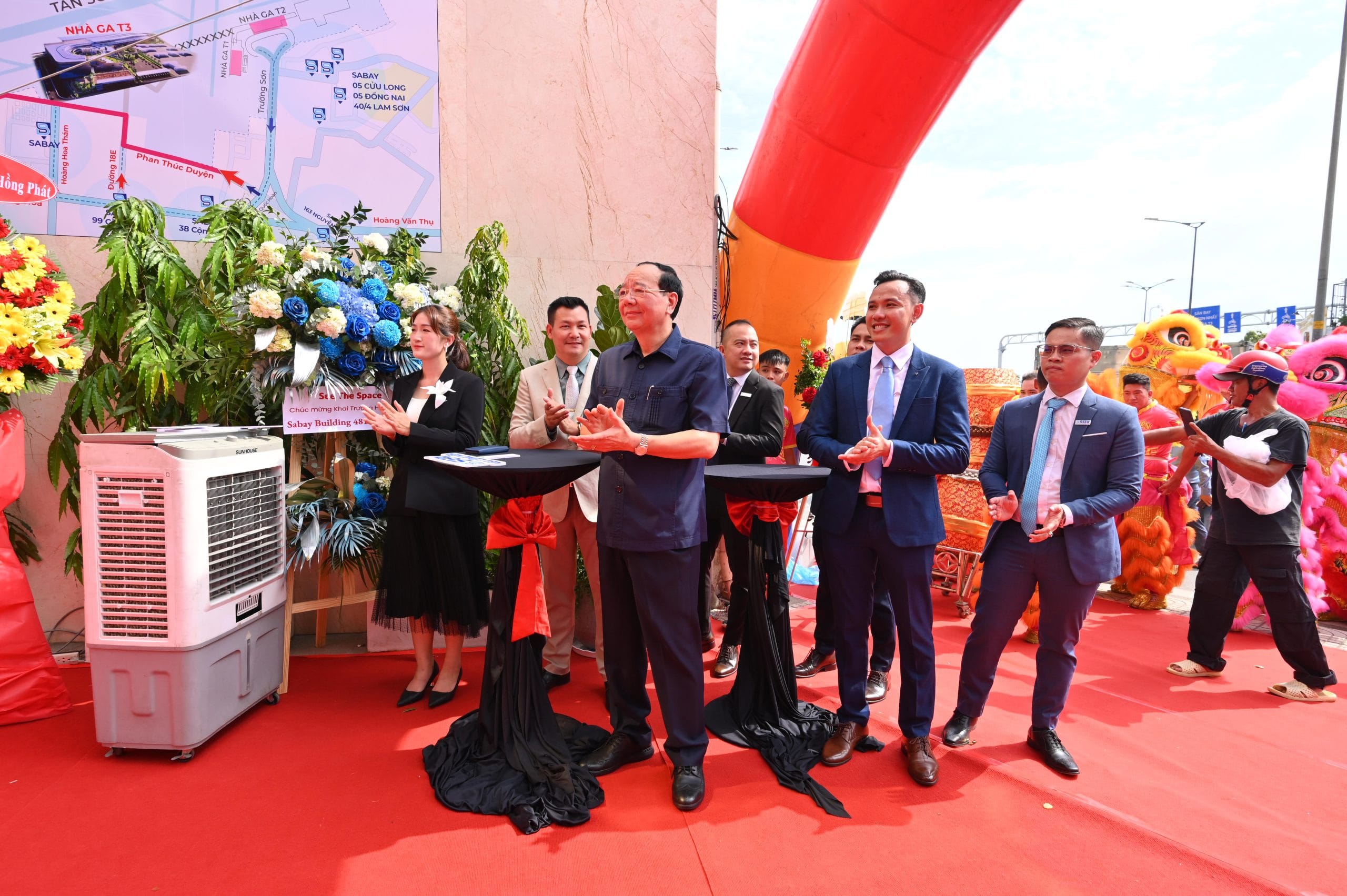 Sabay vinh dự đón tiếp các vị khách quý tham dự lễ khai trương