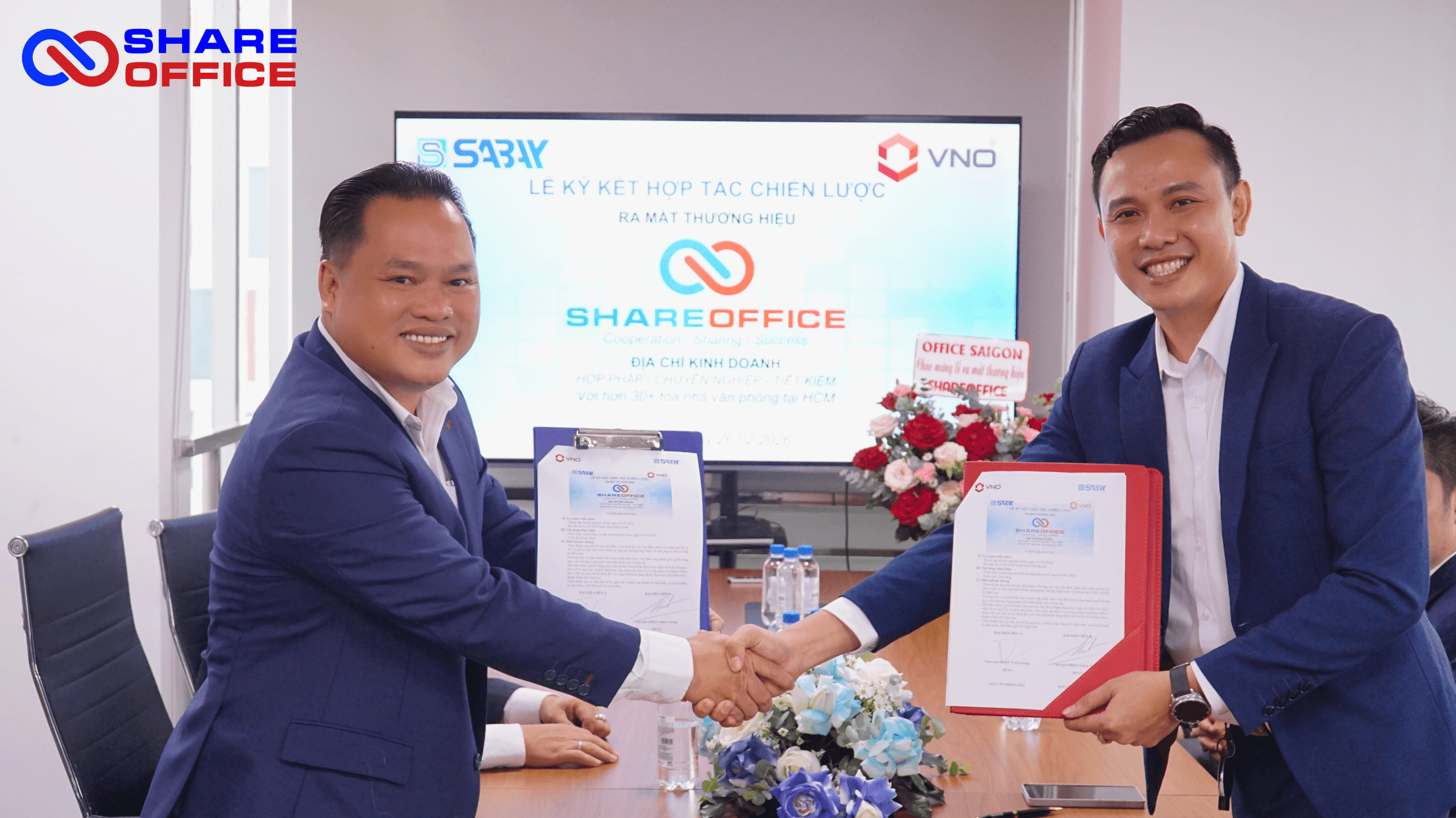 VNO & SABAY KÝ KẾT HỢP TÁC CHIẾN LƯỢC - CHÍNH THỨC THÀNH LẬP SHAREOFFICE, NÂNG CHUẨN THỊ TRƯỜNG VĂN PHÒNG ẢO TẠI TP.HCM 2 Đại diện VNO & Sabay ký kết thành lập thương hiệu Share Office